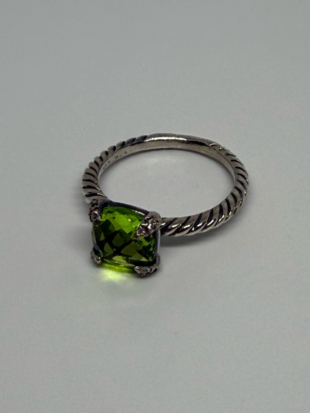 David Yurman Chantaline ring in peridot with white diamonds - Picture 2 of 3